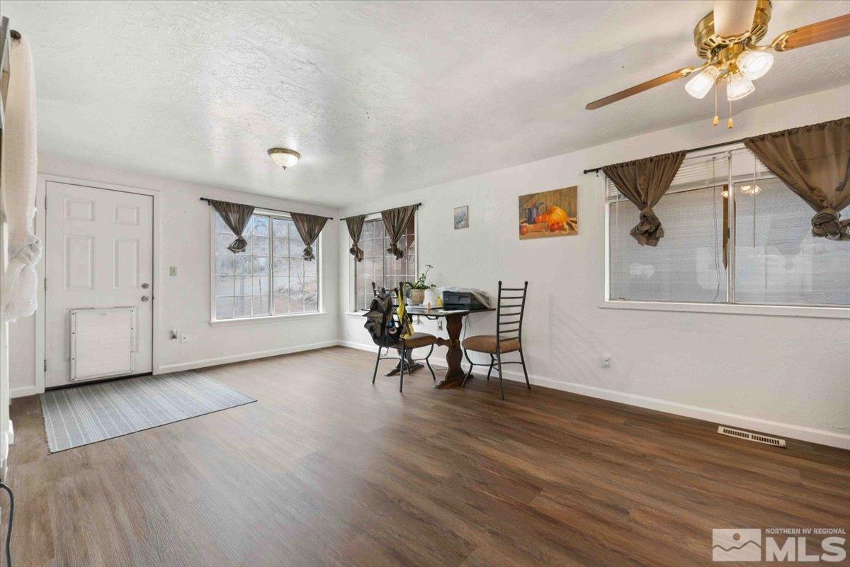 8925 Limnol Street Reno, NV 89506 - Photo 6 of 32 a view of a livingroom with furniture and workspace