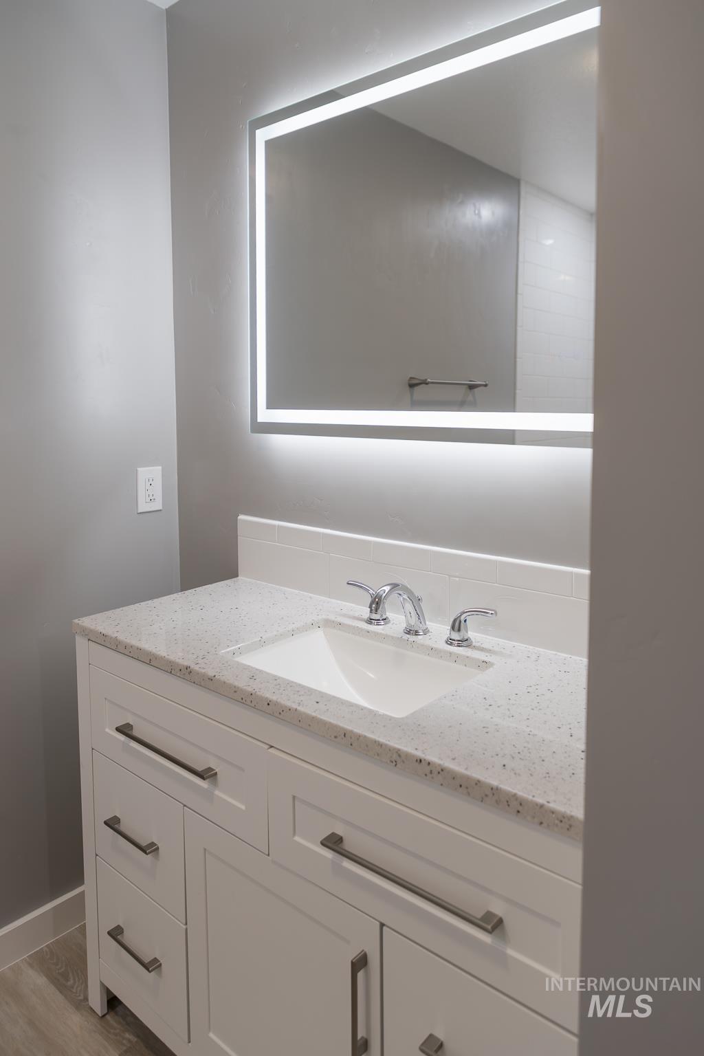 297 Southwest 6th Street, Unit 1 Ontario, OR 97914 - Photo 16 of 50 Bathroom with vanity