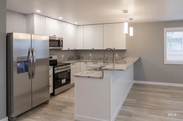 $1,995 | 297 Southeast 6th Avenue, Unit 1, Ontario, OR 97914