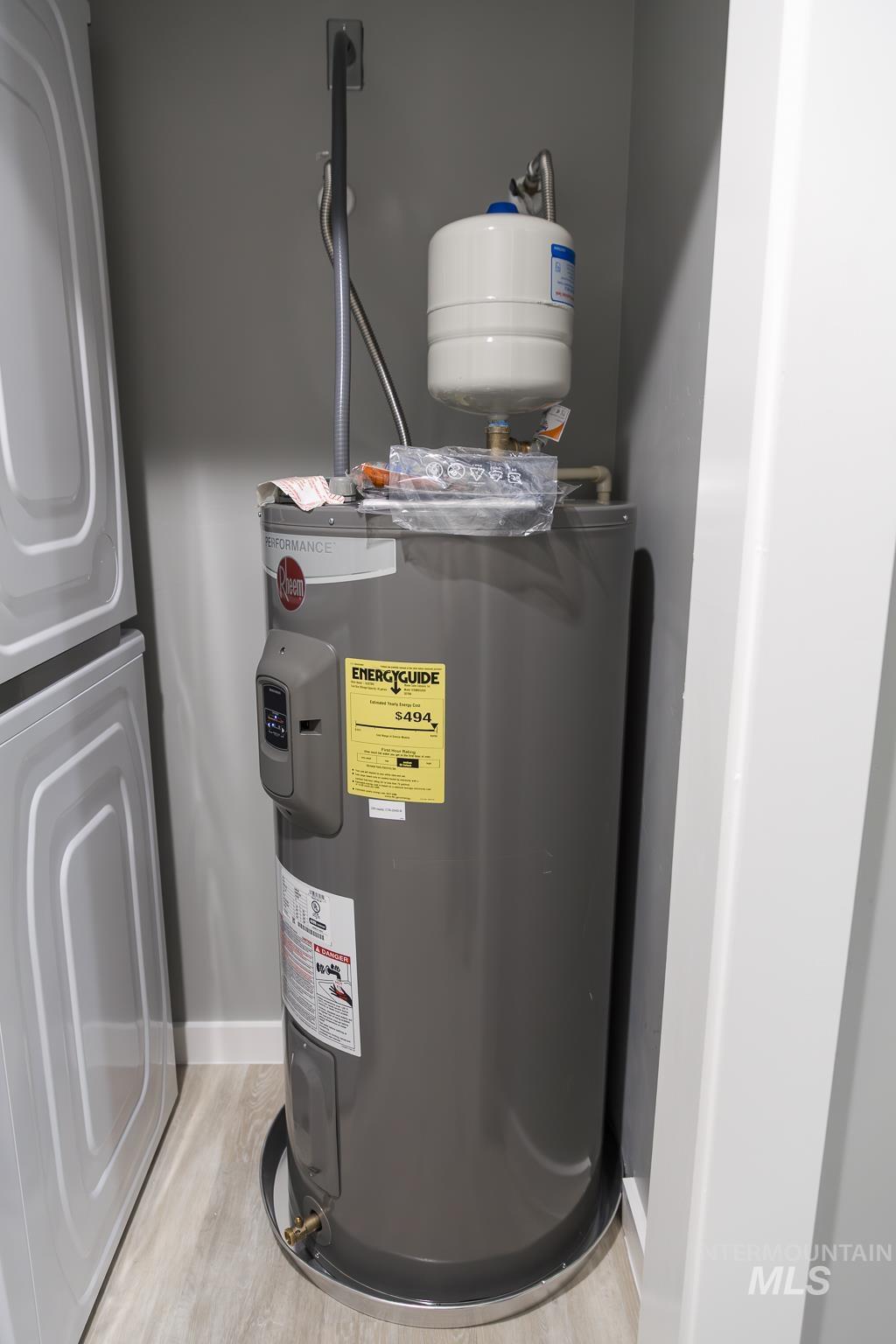 297 Southwest 6th Street, Unit 1 Ontario, OR 97914 - Photo 36 of 50 Utilities featuring water heater