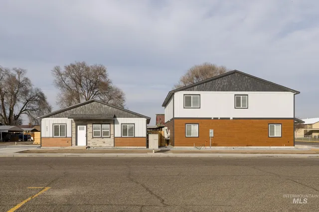 $1,995 | 297 Southeast 6th Avenue, Unit 1, Ontario, OR 97914