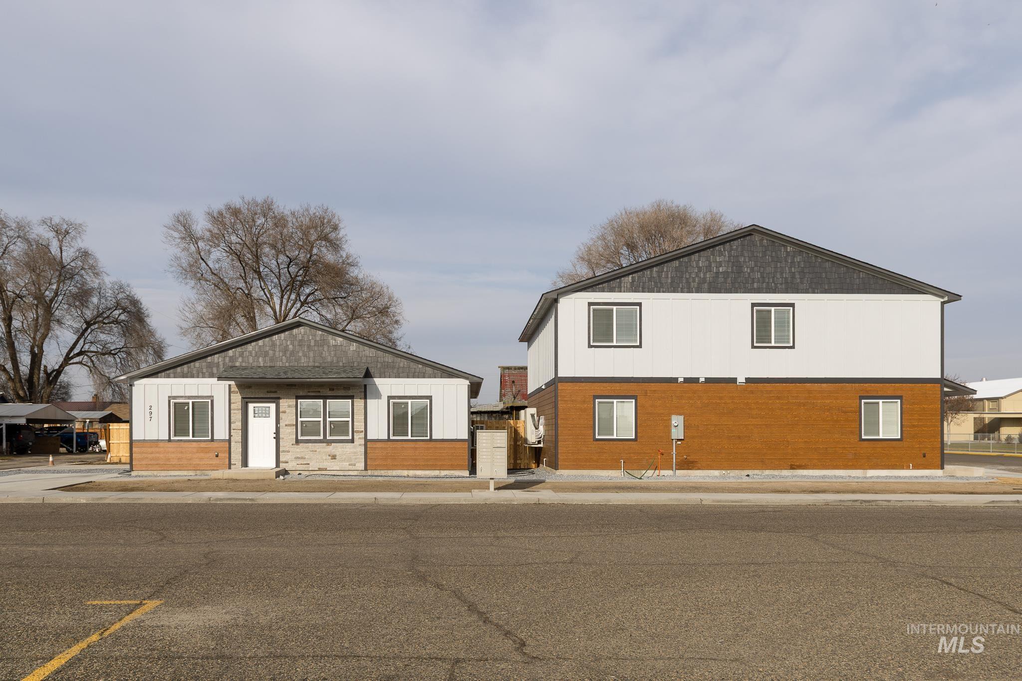 297 Southwest 6th Street, Unit 1 Ontario, OR 97914 - Photo 41 of 50 View of front facade
