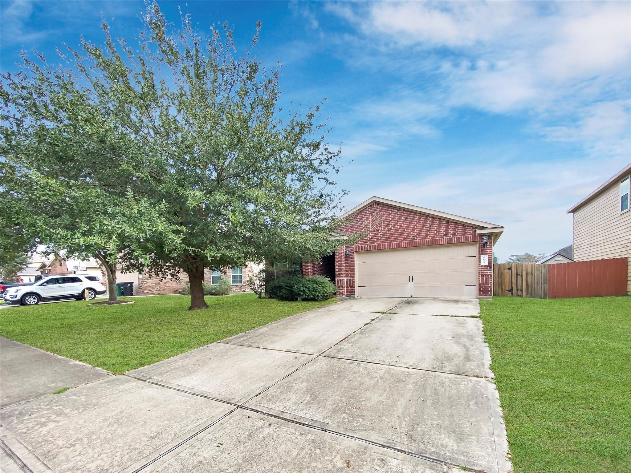 5614 Straight Way Houston, TX 77339 - Photo 2 of 26