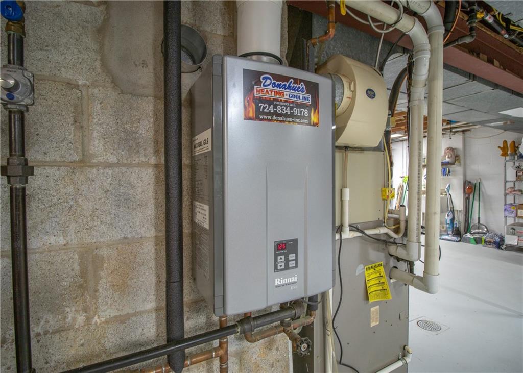 620 Timberline Lane New Stanton, PA 15672 - Photo 35 of 37 a bathroom with a shower and a mirror