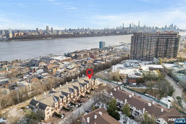 $1,750,000 | 29 Victoria Place West, Unit 29, Fort Lee, NJ 07024