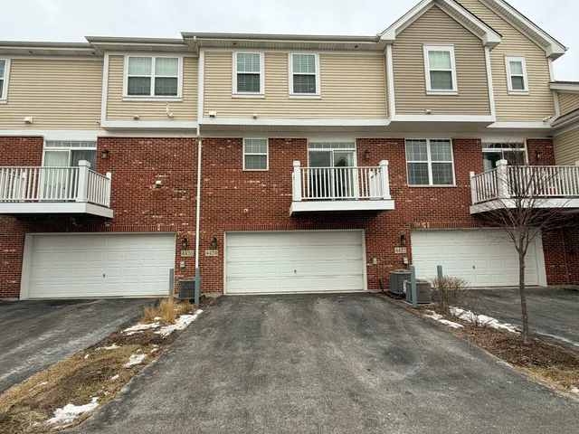 $3,100 | 4424 Monroe Court, Unit 4424, Naperville, IL 60564