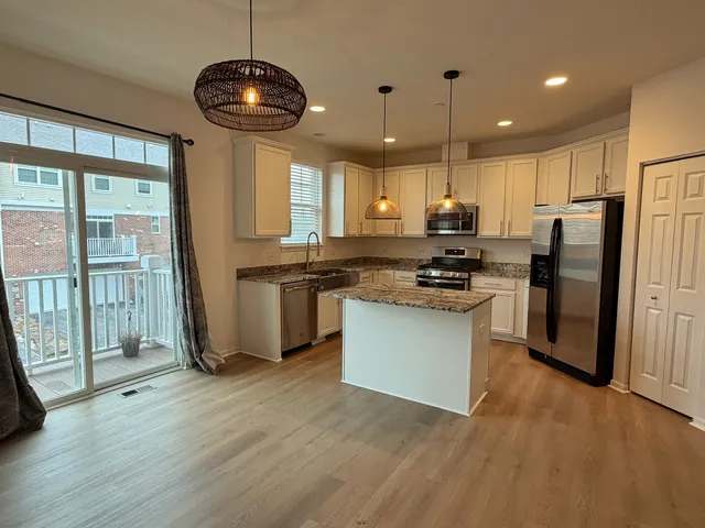 $3,100 | 4424 Monroe Court, Unit 4424, Naperville, IL 60564