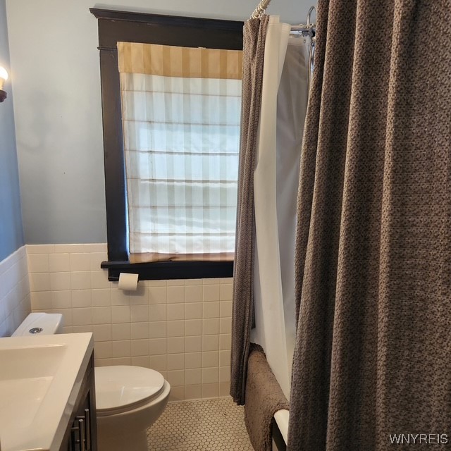 190 Commonwealth Avenue Buffalo, NY 14216 - Photo 11 of 31 1st floor full bathroom