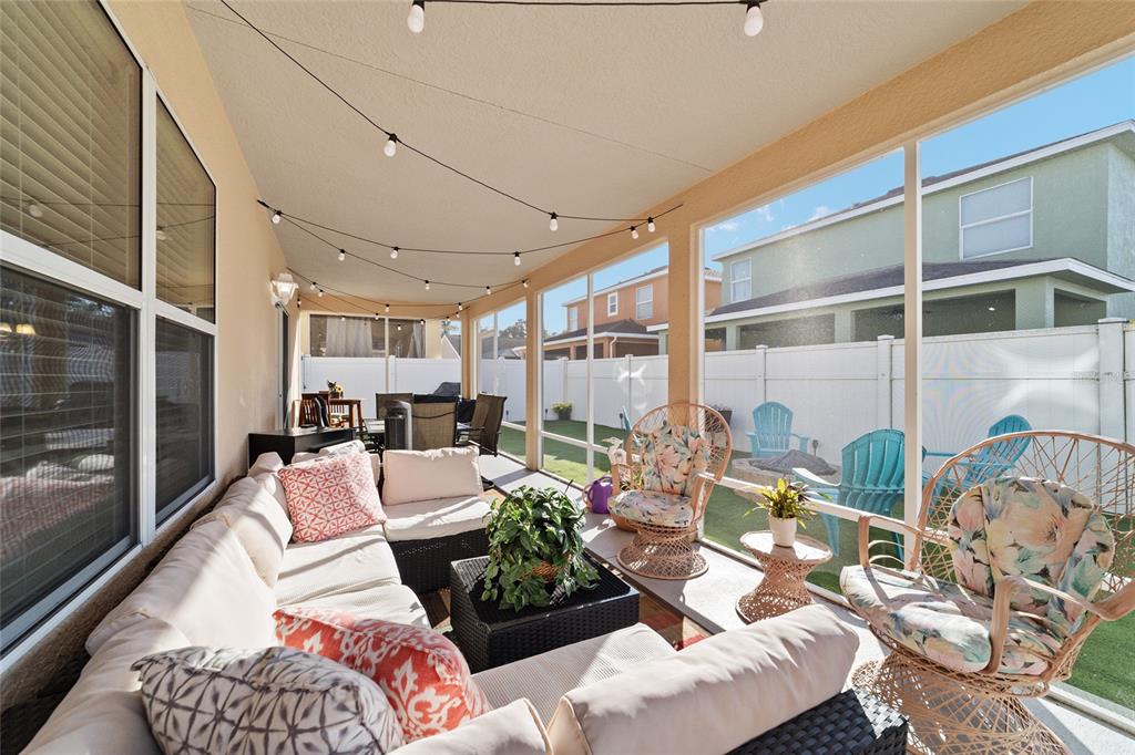 12312 Northeast 48th Loop Oxford, FL 34484 - Photo 5 of 54 a living room with furniture