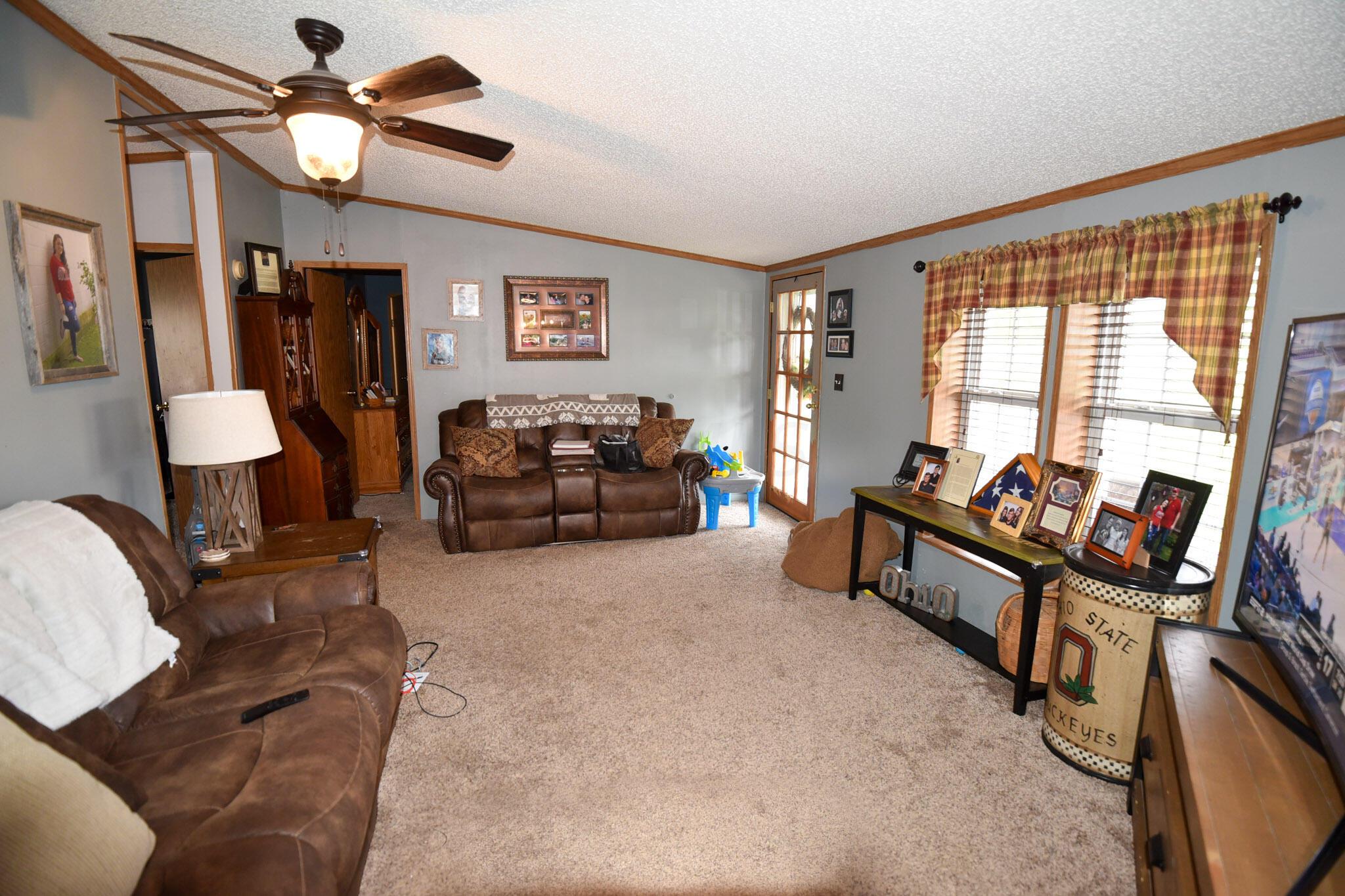 6340 Dry Run Road Chillicothe, OH 45601 - Photo 8 of 19 Family room different view