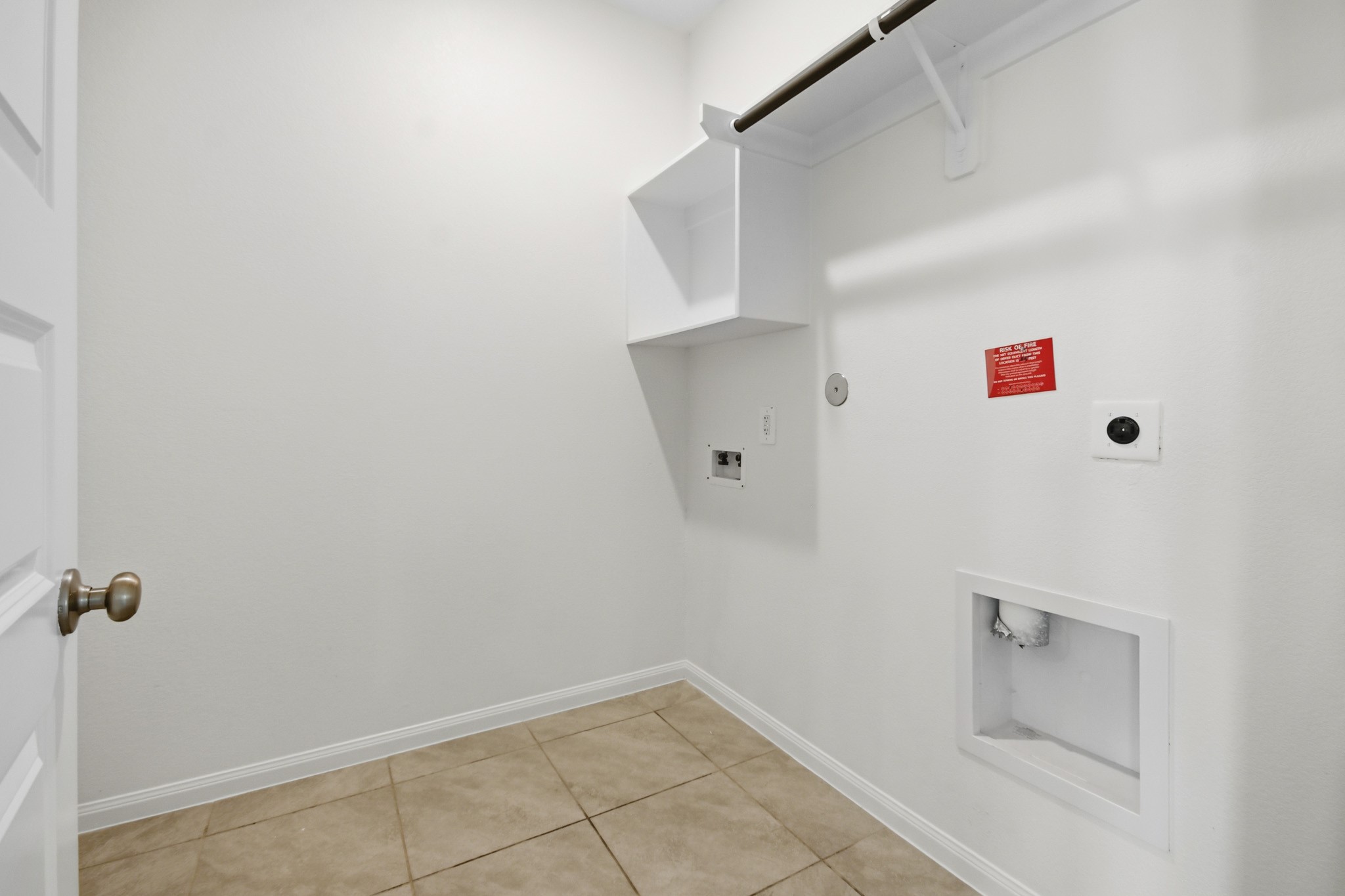 10723 Clfs Vw Drive Rosharon, TX 77583 - Photo 15 of 50 Great sized utility room has room for another fridge and a huge storage area-make an appointment to come see it!