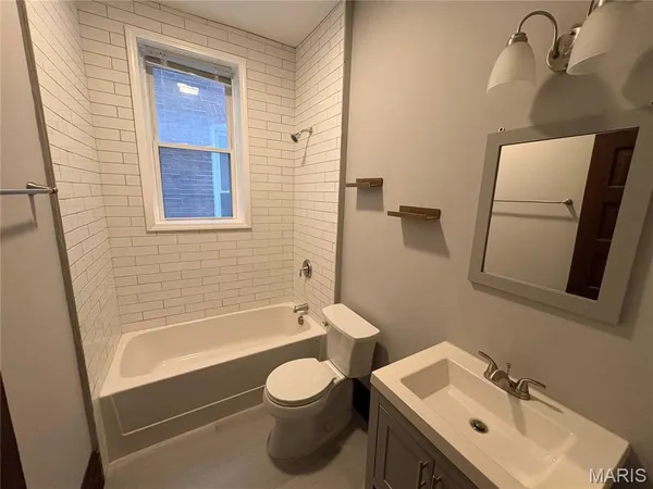 $675,000 | 1850 Russell Boulevard, St. Louis, MO 63104