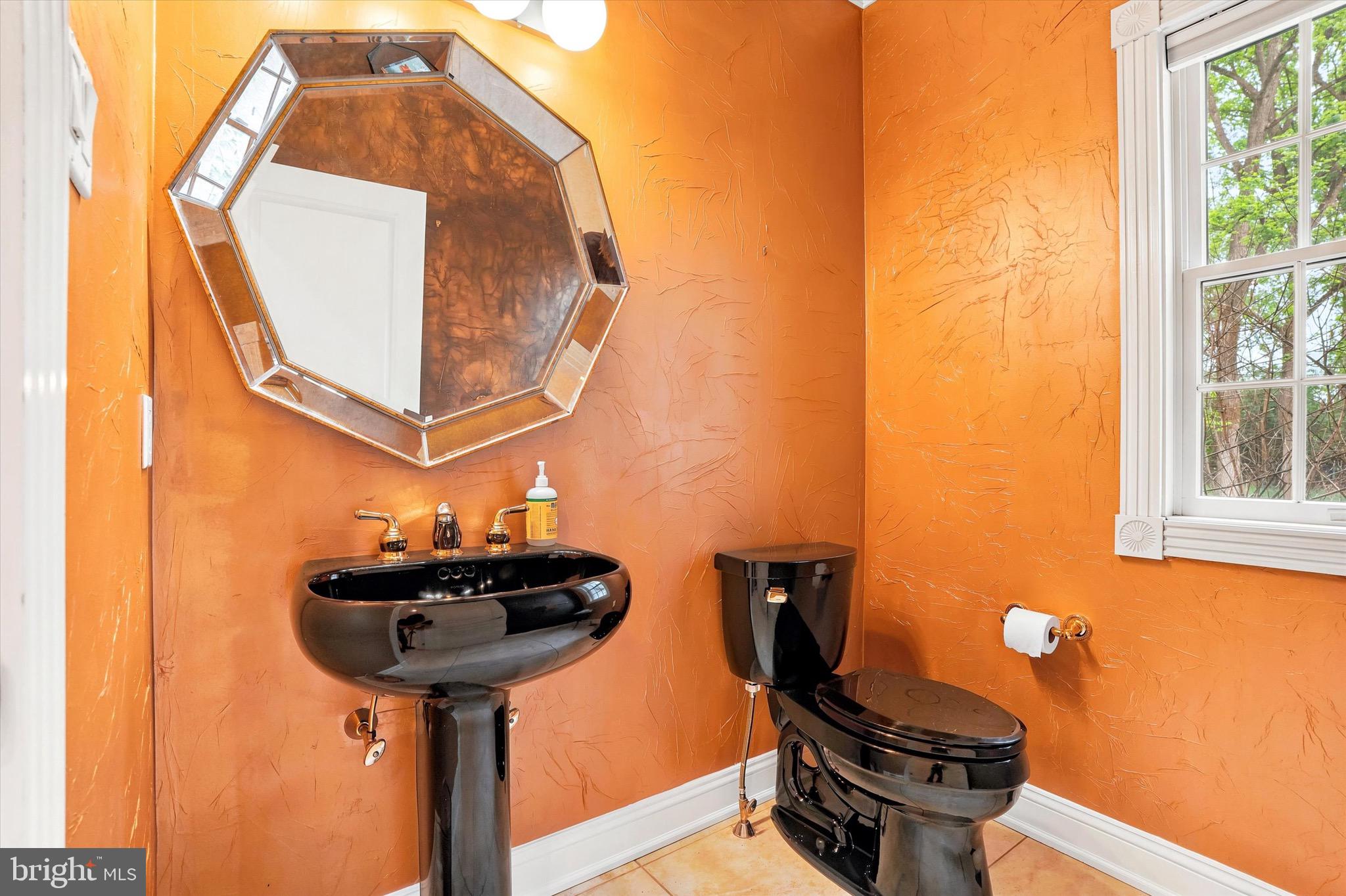 5 Wingate Court Flourtown, PA 19031 - Photo 17 of 85 Front Powder Room