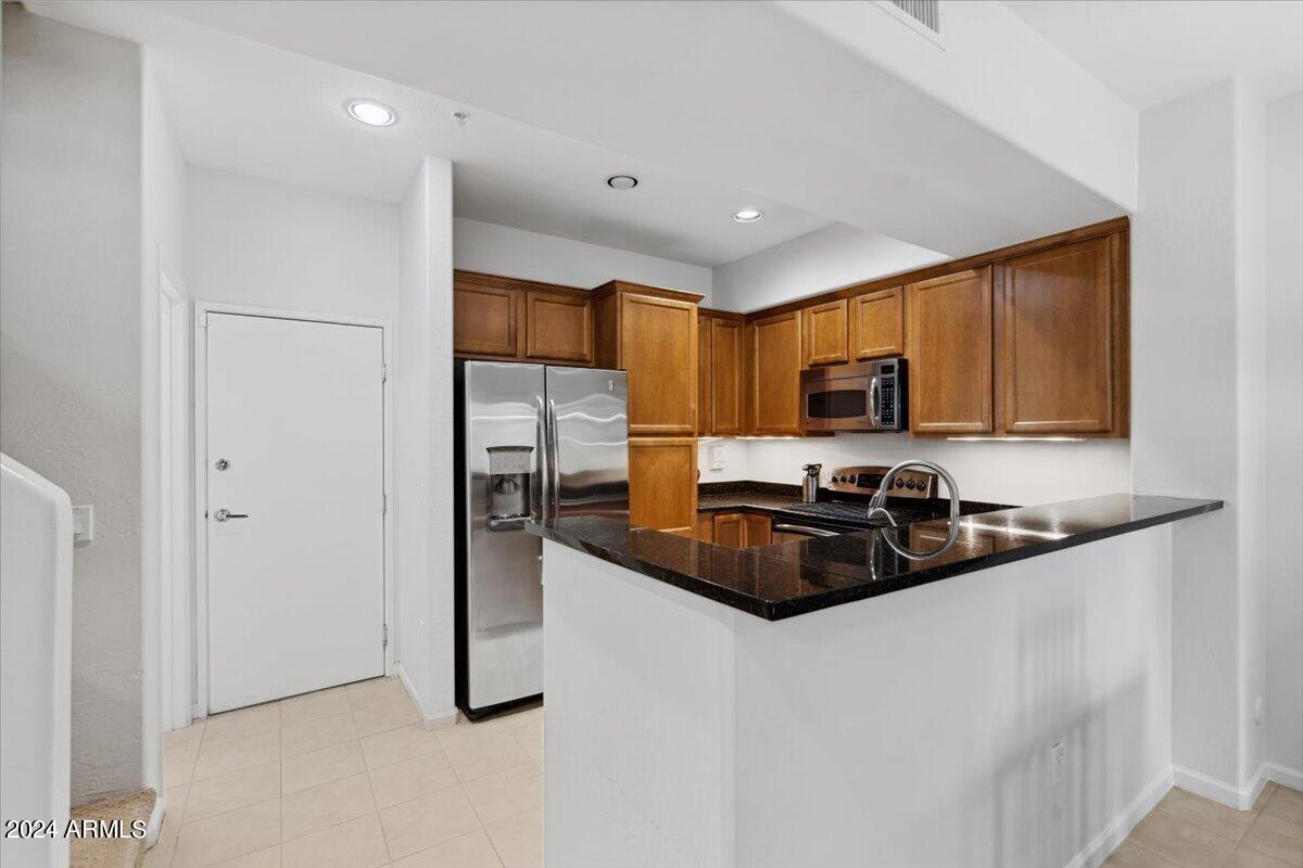 3935 East Rough Rider Road, Unit 1062 Phoenix, AZ 85050 - Photo 12 of 50 12-Kitchen