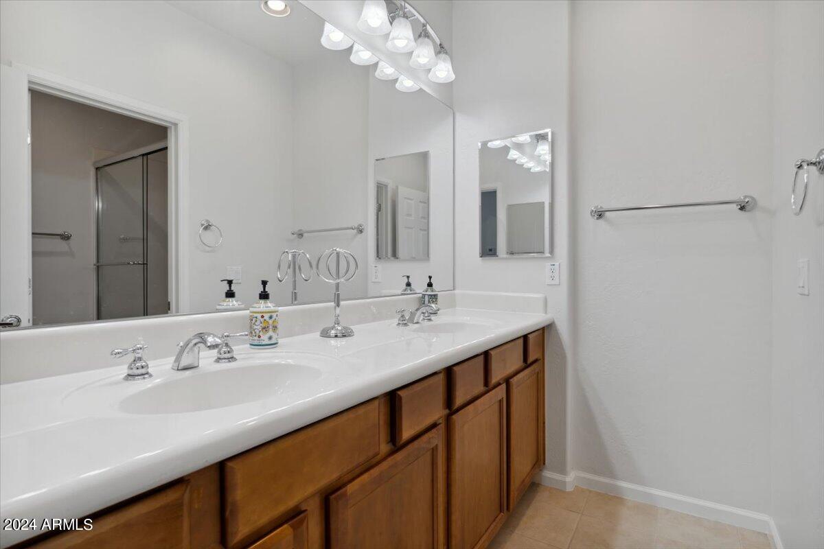 3935 East Rough Rider Road, Unit 1062 Phoenix, AZ 85050 - Photo 18 of 50 18-Bathroom