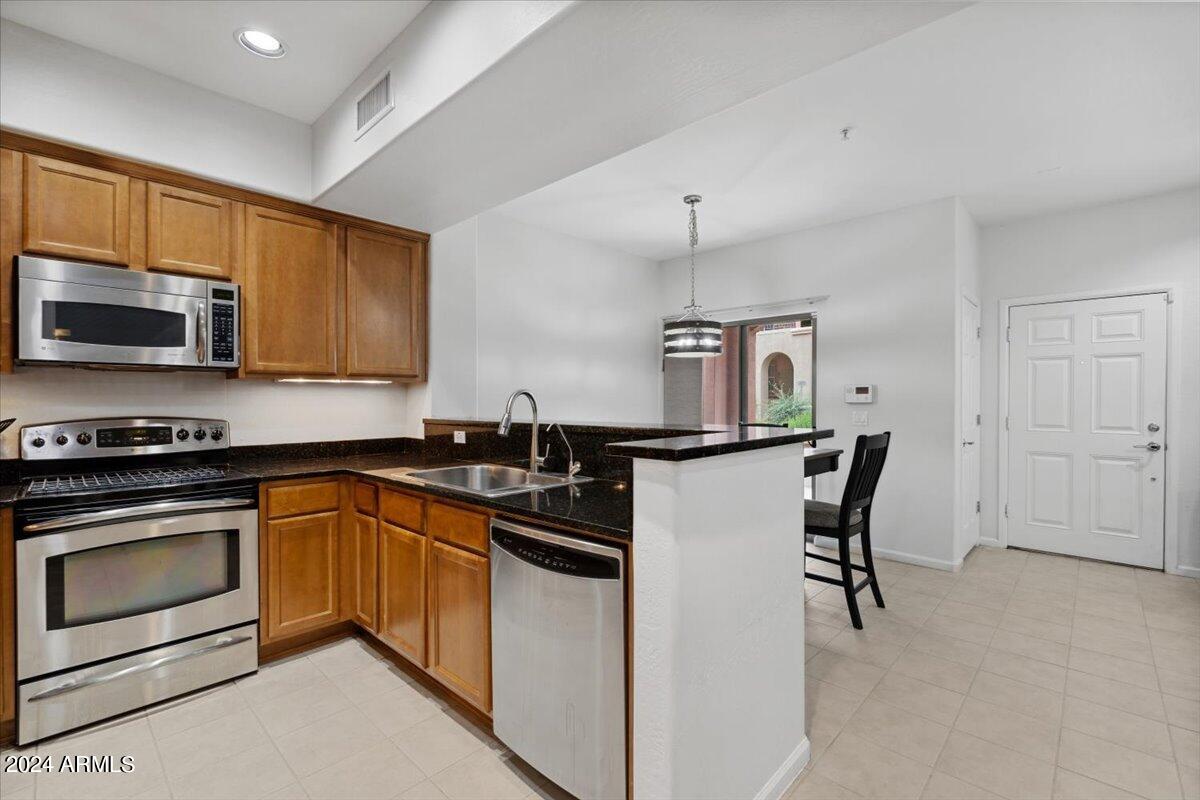 3935 East Rough Rider Road, Unit 1062 Phoenix, AZ 85050 - Photo 10 of 50 10-Kitchen