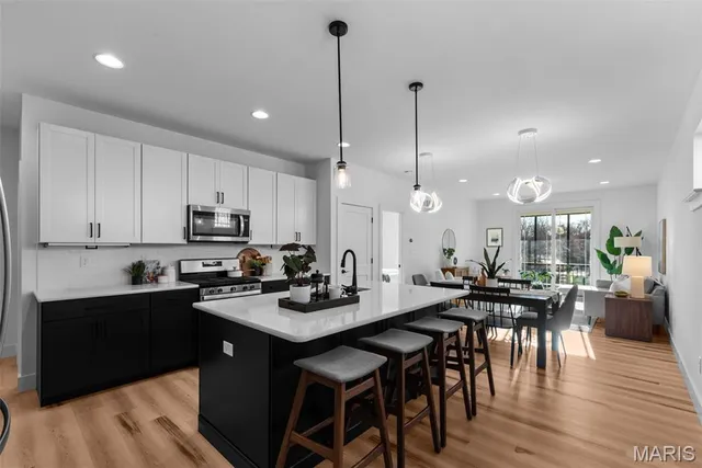 $440,000 | 3158 Fort Samuel Court, Bridgeton, MO 63044