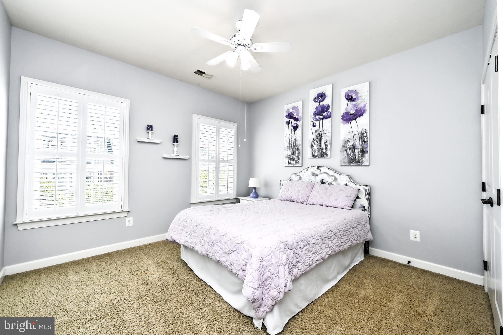 24947 Earlsford Drive Chantilly, VA 20152 - Photo 32 of 40 a bedroom with a large bed and a window