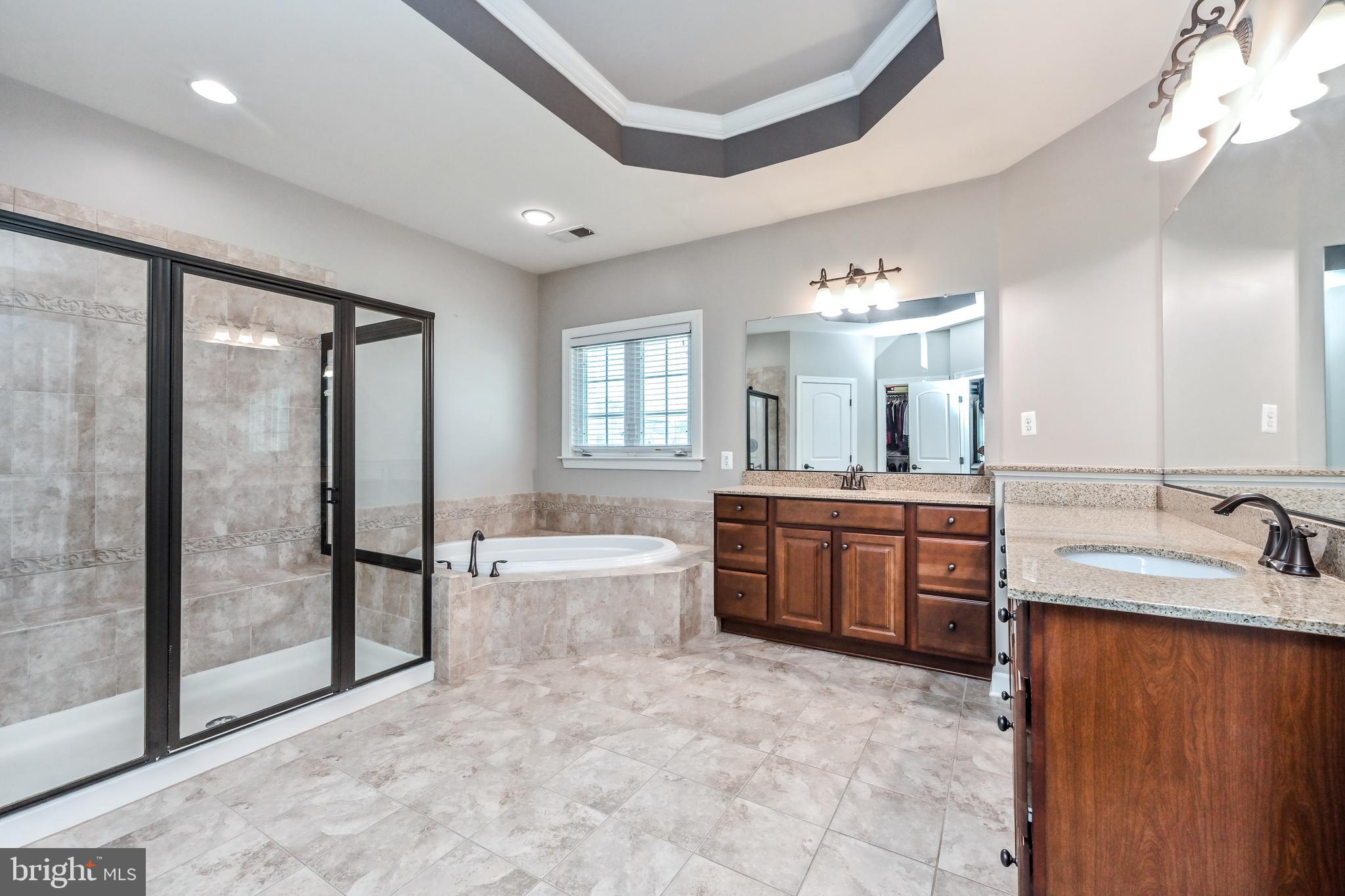 24947 Earlsford Drive Chantilly, VA 20152 - Photo 38 of 40 a large bathroom with a large tub and sink