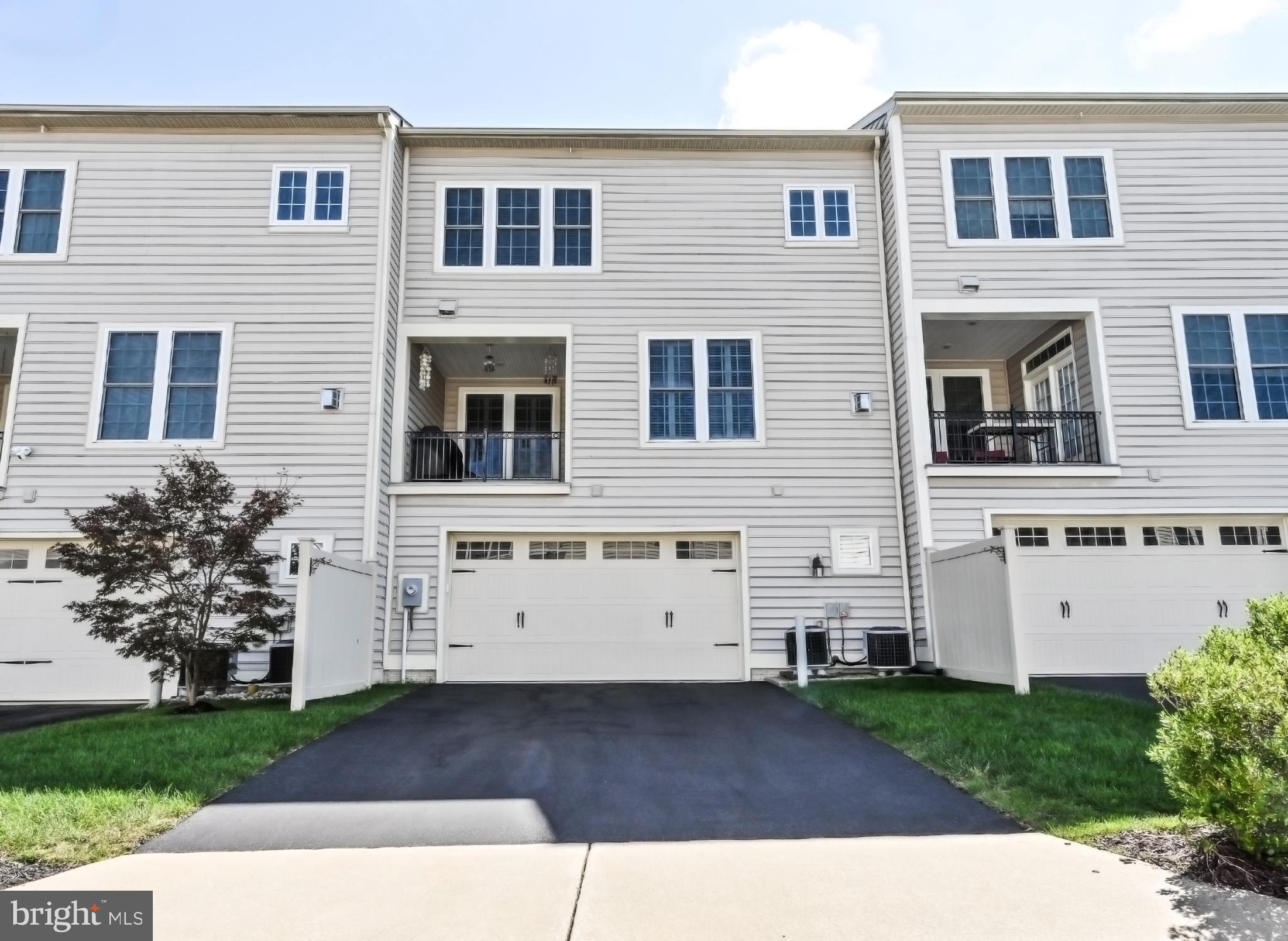 24947 Earlsford Drive Chantilly, VA 20152 - Photo 40 of 40 a view of a house with a yard