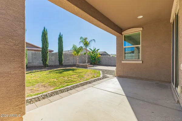 a view of a house with backyard