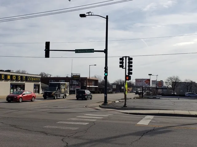 $200,000 | 935 East St Charles Road, Lombard, IL 60148