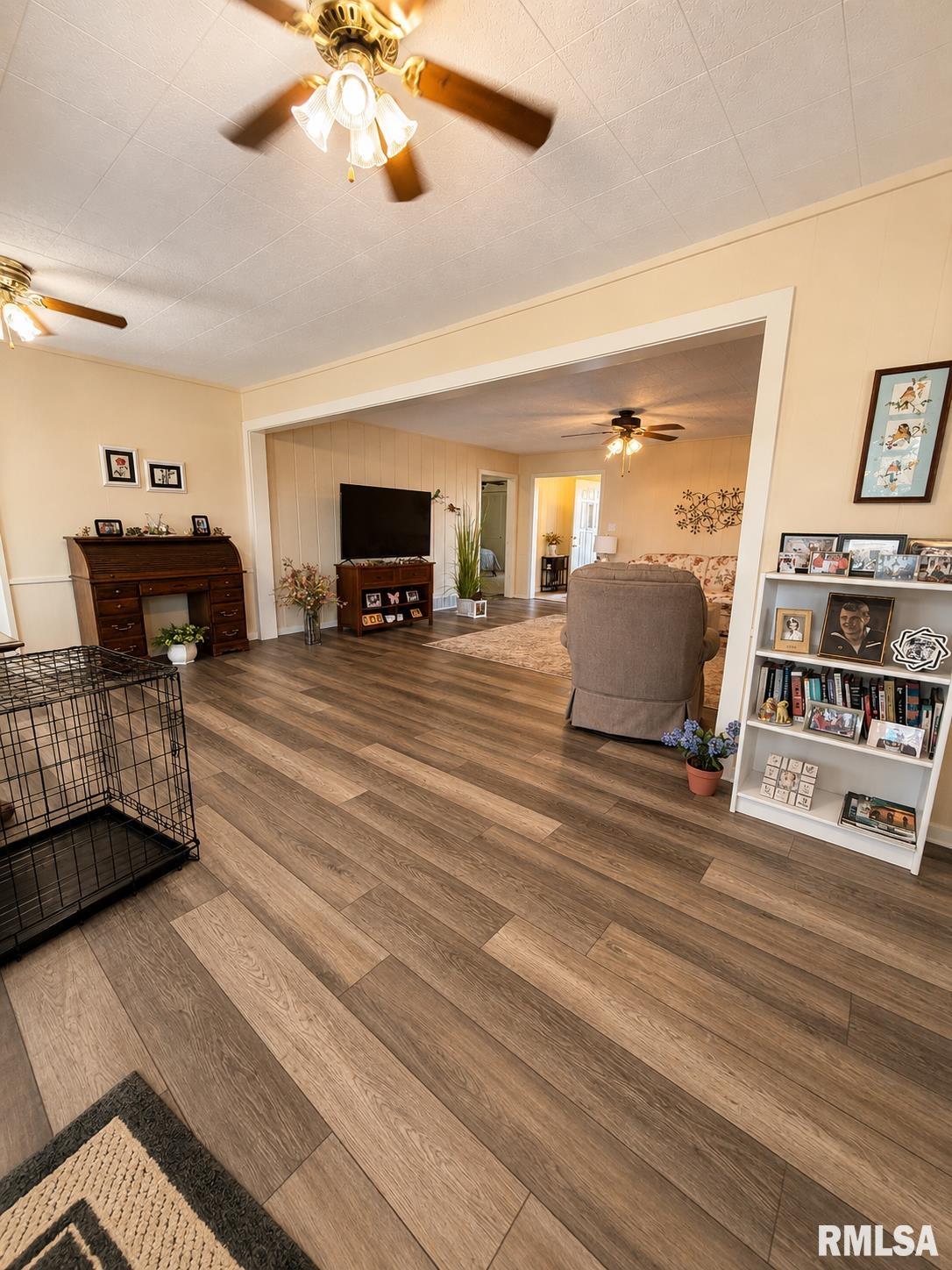 2327 Mound Road Jacksonville, IL 62650 - Photo 5 of 23 Gallery Image 5