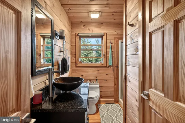 a view of a tennis court