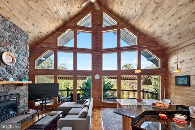 a sign that is on the wall of a building