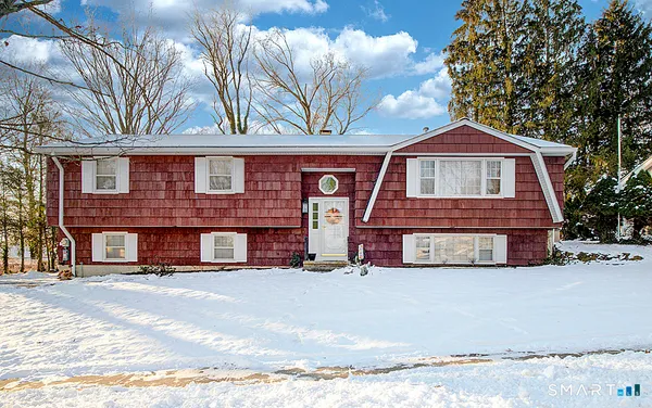 $383,000 | 18 Anns Farm Road, Hamden, CT 06518