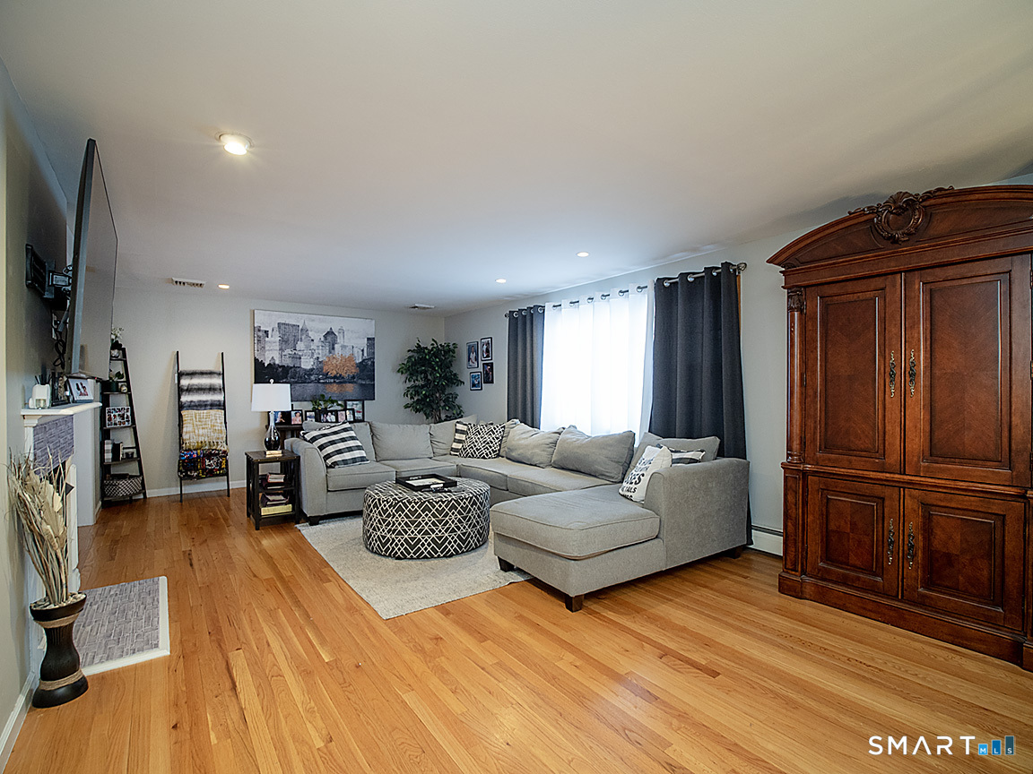 18 Anns Farm Road Hamden, CT 06518 - Photo 11 of 38