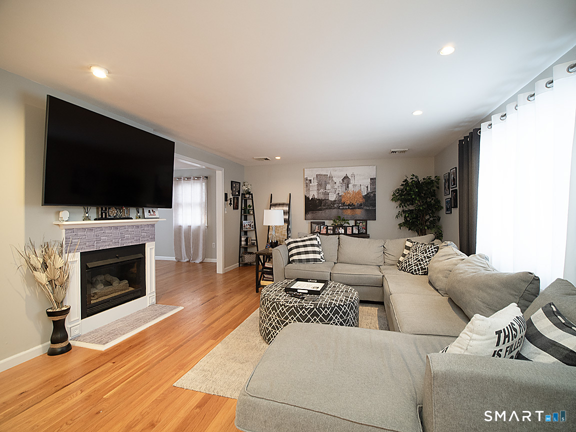 18 Anns Farm Road Hamden, CT 06518 - Photo 12 of 38