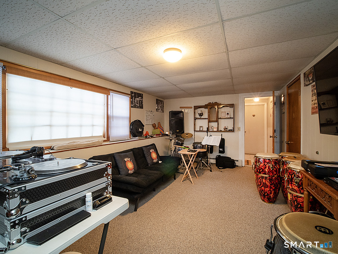 18 Anns Farm Road Hamden, CT 06518 - Photo 33 of 38