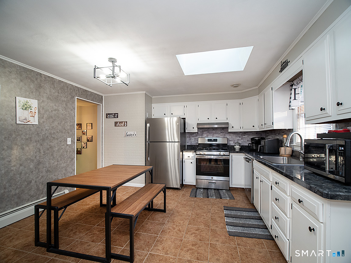 18 Anns Farm Road Hamden, CT 06518 - Photo 5 of 38