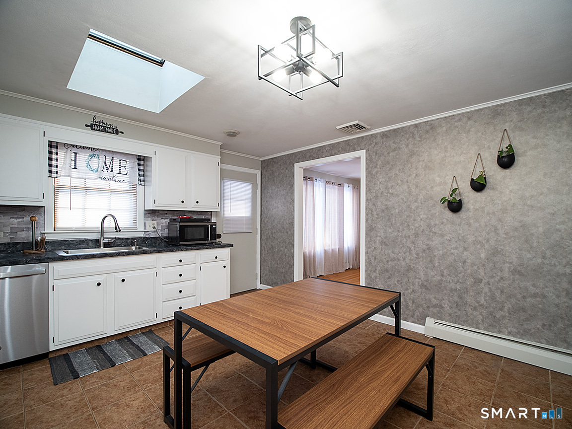 18 Anns Farm Road Hamden, CT 06518 - Photo 7 of 38