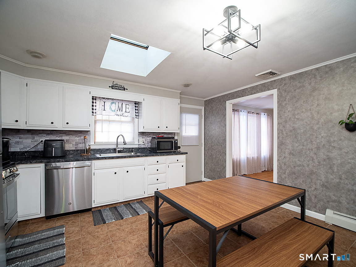 18 Anns Farm Road Hamden, CT 06518 - Photo 8 of 38