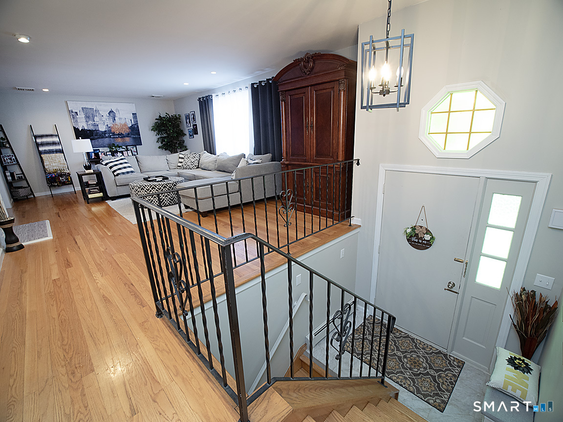 18 Anns Farm Road Hamden, CT 06518 - Photo 9 of 38