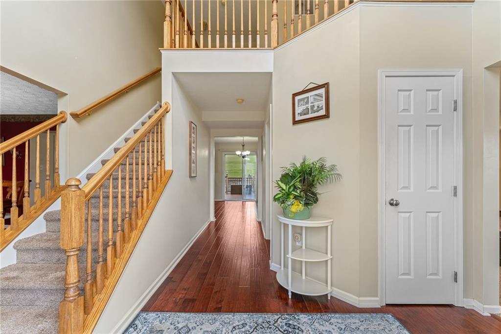 180 Lori Road Gibsonia, PA 15044 - Photo 5 of 41 2-story entry