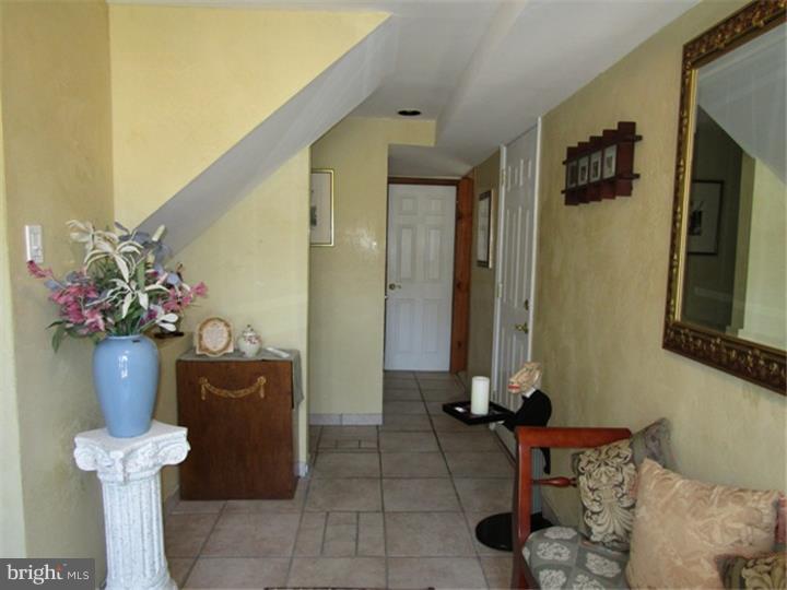 1770 Farmview Road Maple Glen, PA 19002 - Photo 3 of 25 Gallery Image 3