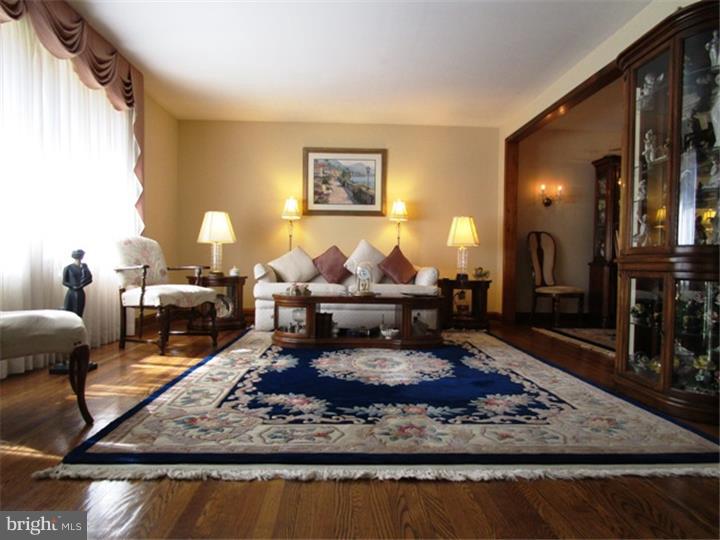 1770 Farmview Road Maple Glen, PA 19002 - Photo 4 of 25 Gallery Image 4