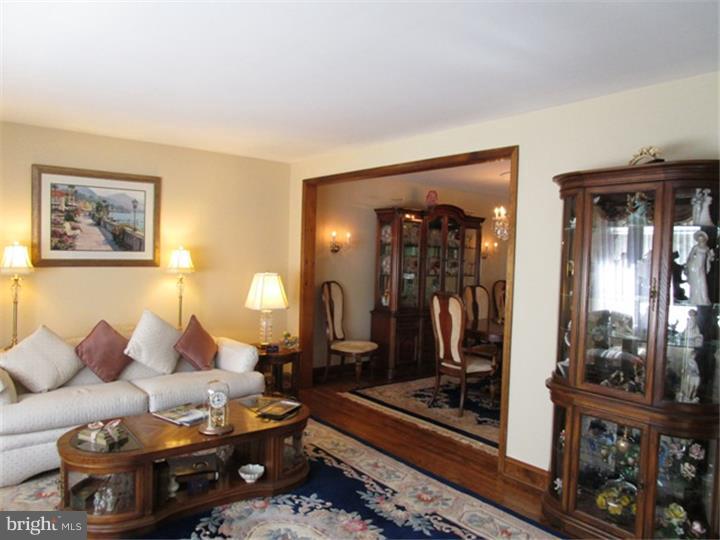 1770 Farmview Road Maple Glen, PA 19002 - Photo 5 of 25 Gallery Image 5