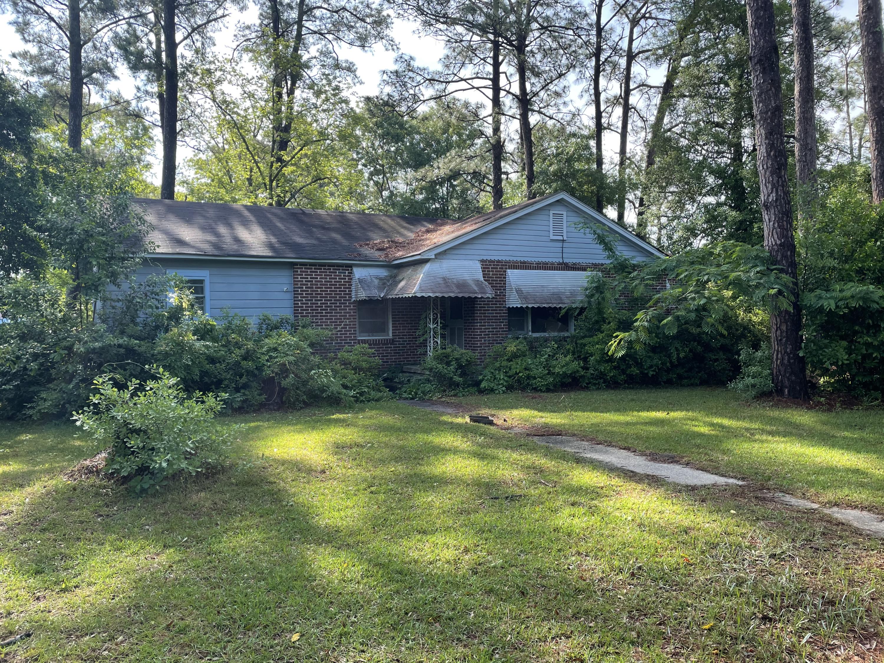 320 George Street Walterboro, SC 29488 - Photo 2 of 3 IMG_1111