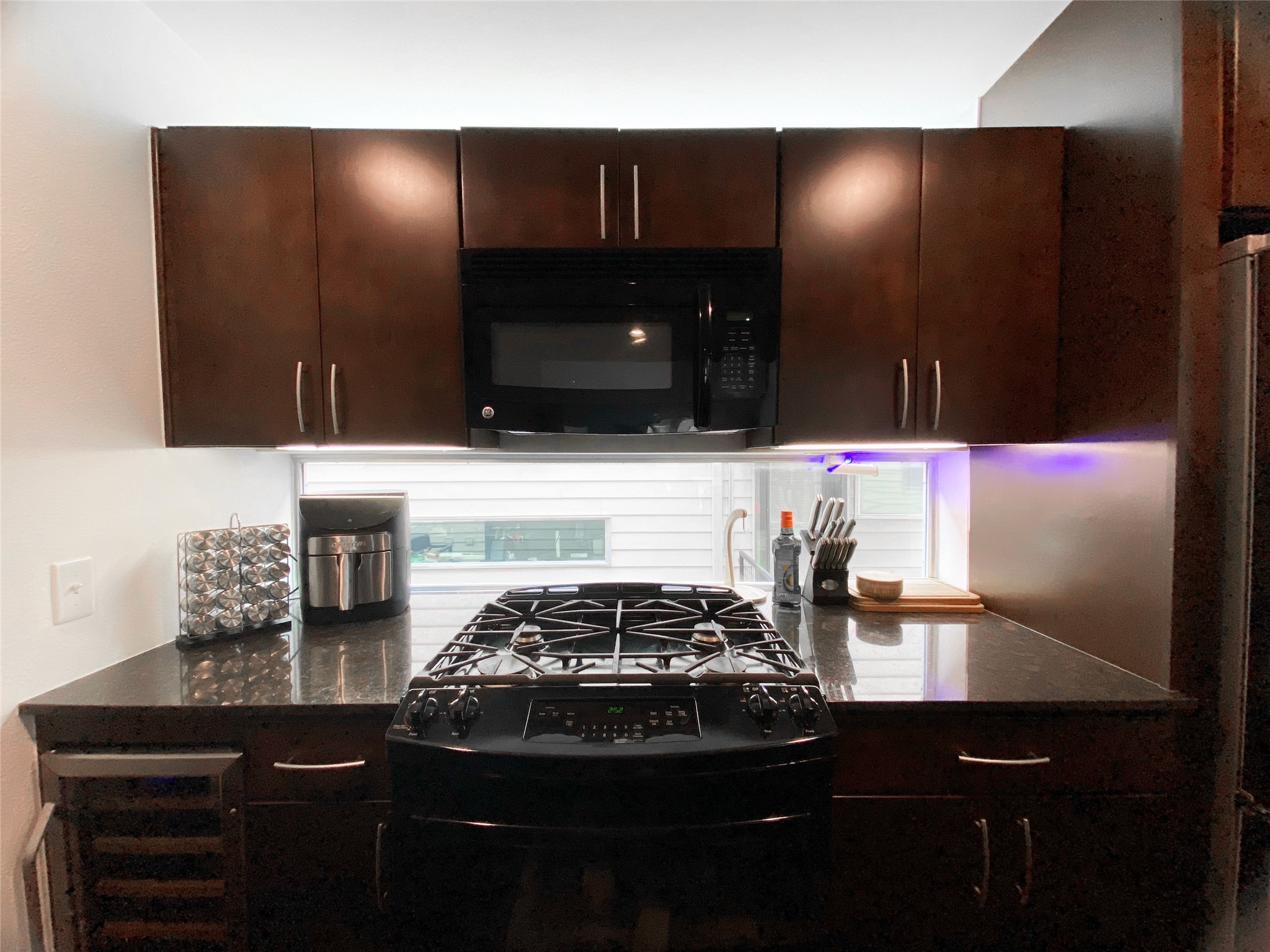 441 Meadow Street Houston, TX 77020 - Photo 12 of 20 a kitchen with a stove and a cabinet