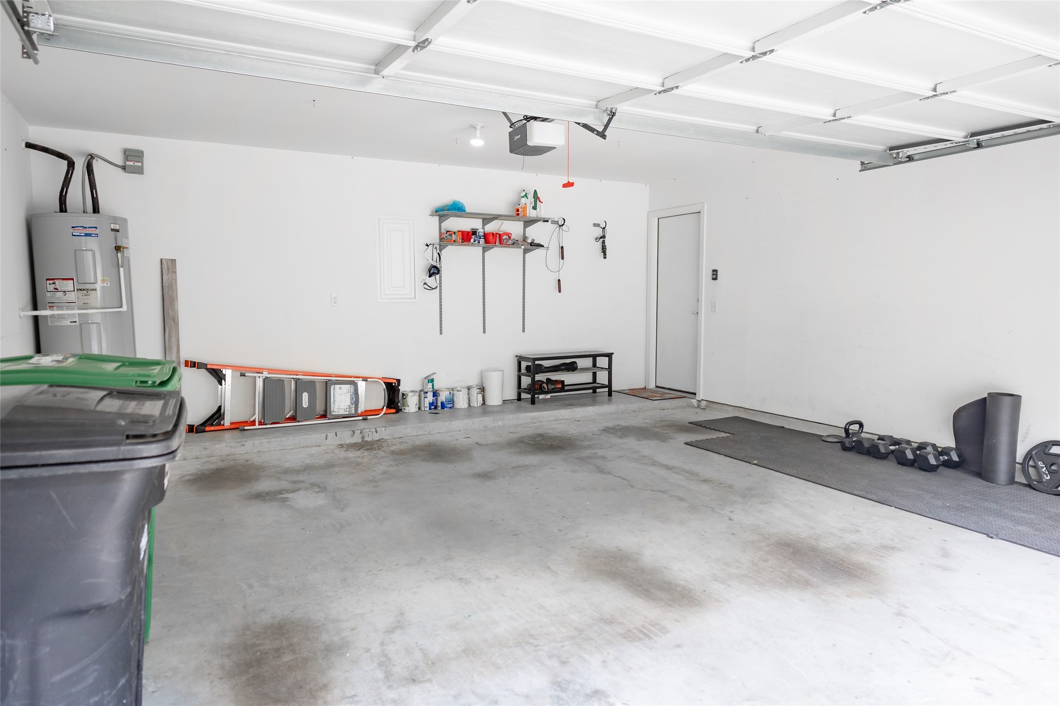 441 Meadow Street Houston, TX 77020 - Photo 3 of 20 a view of a garage