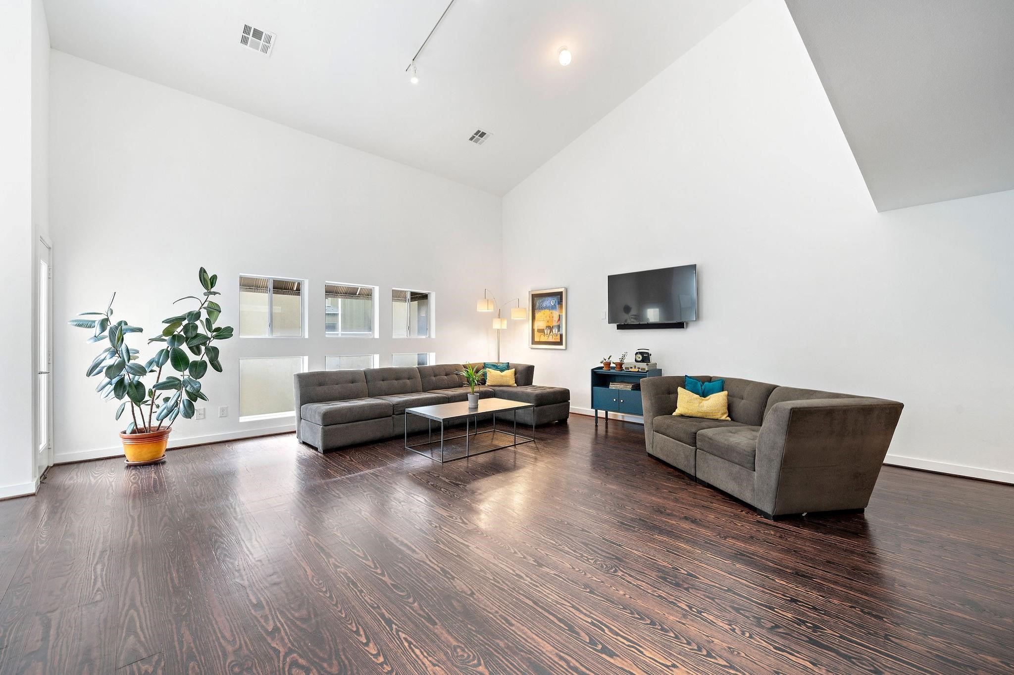 441 Meadow Street Houston, TX 77020 - Photo 4 of 20 a living room with furniture and a flat screen tv