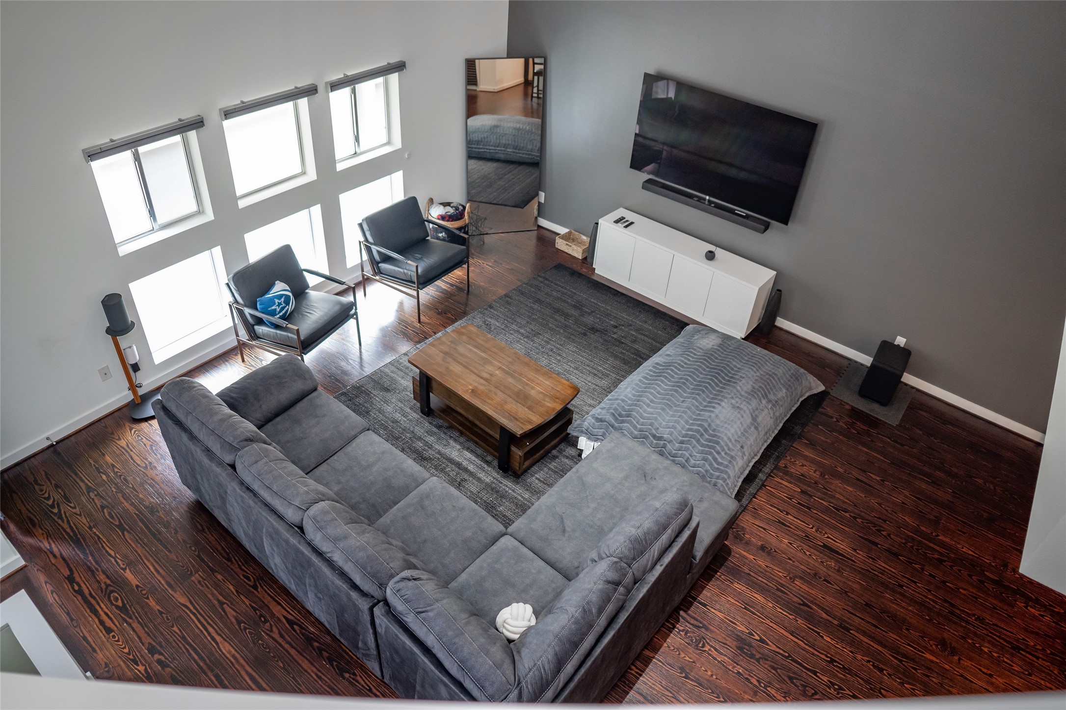 441 Meadow Street Houston, TX 77020 - Photo 7 of 20 a living room with furniture and a flat screen tv