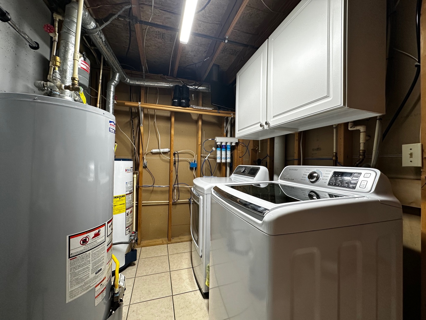 4100 416 North Clinton, IL 61727 - Photo 18 of 33 a utility room with dryer and washer