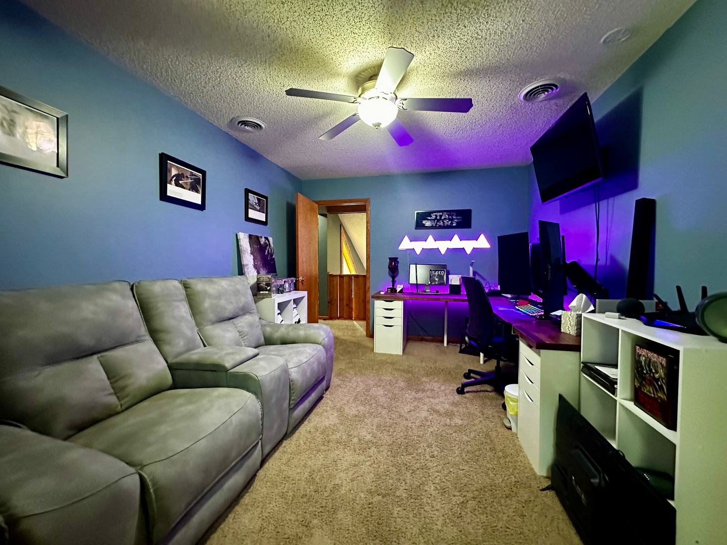4100 416 North Clinton, IL 61727 - Photo 21 of 33 a living room with furniture