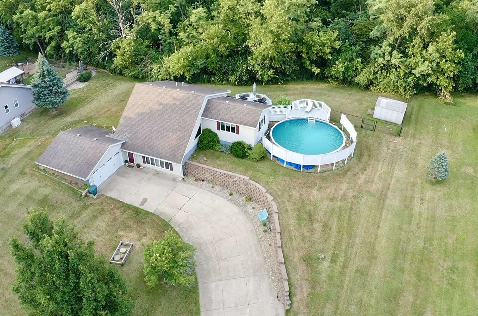 4100 416 North Clinton, IL 61727 - Photo 33 of 33 an aerial view of a house with outdoor space