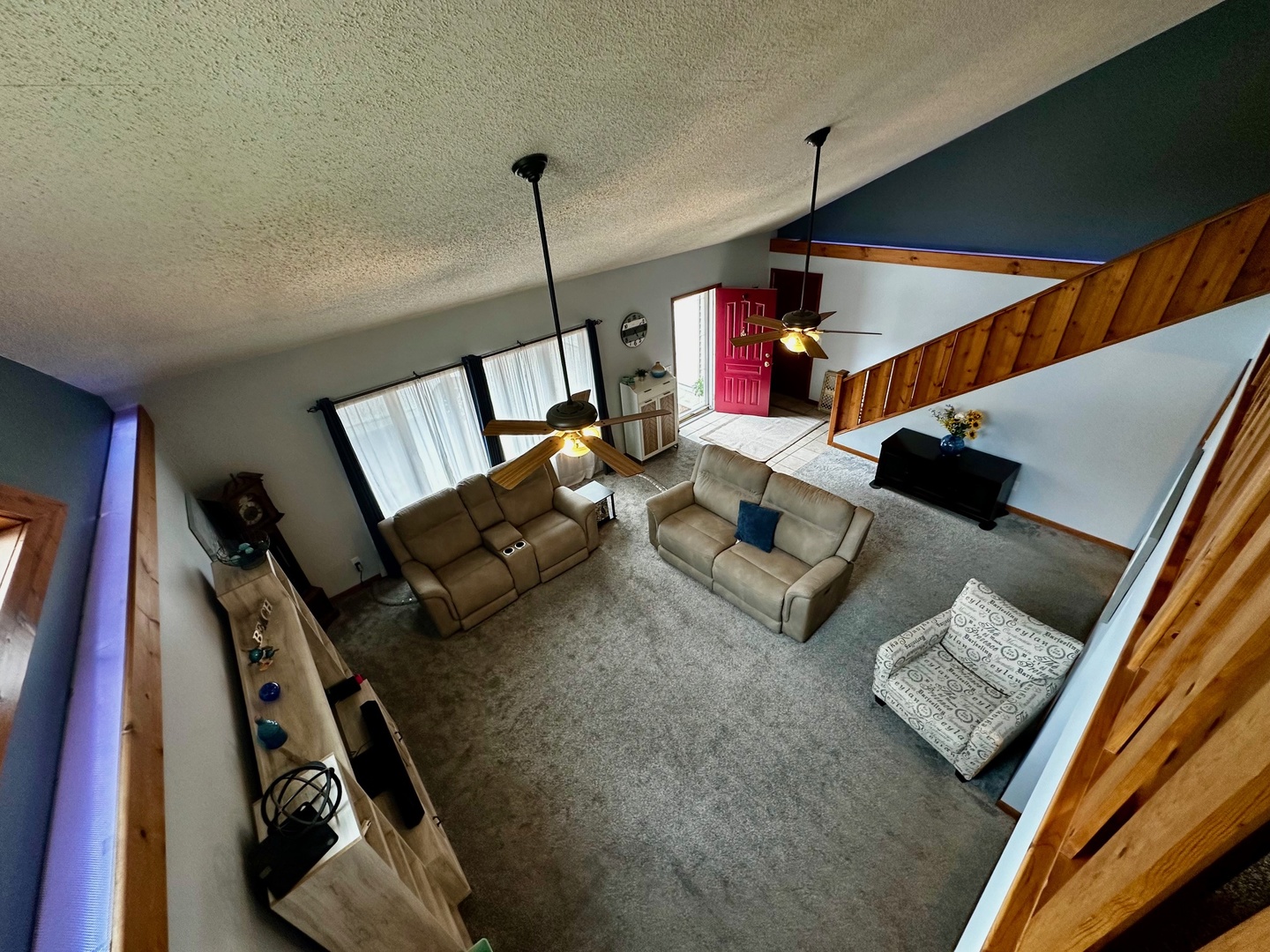 4100 416 North Clinton, IL 61727 - Photo 6 of 33 a living room with furniture